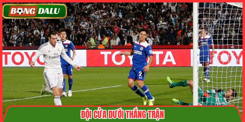 Đội cửa dưới thắng trận