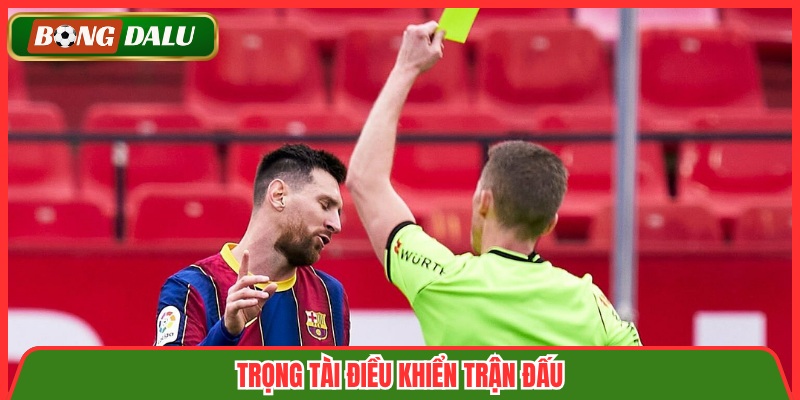 Trọng tài điều khiển trận đấu